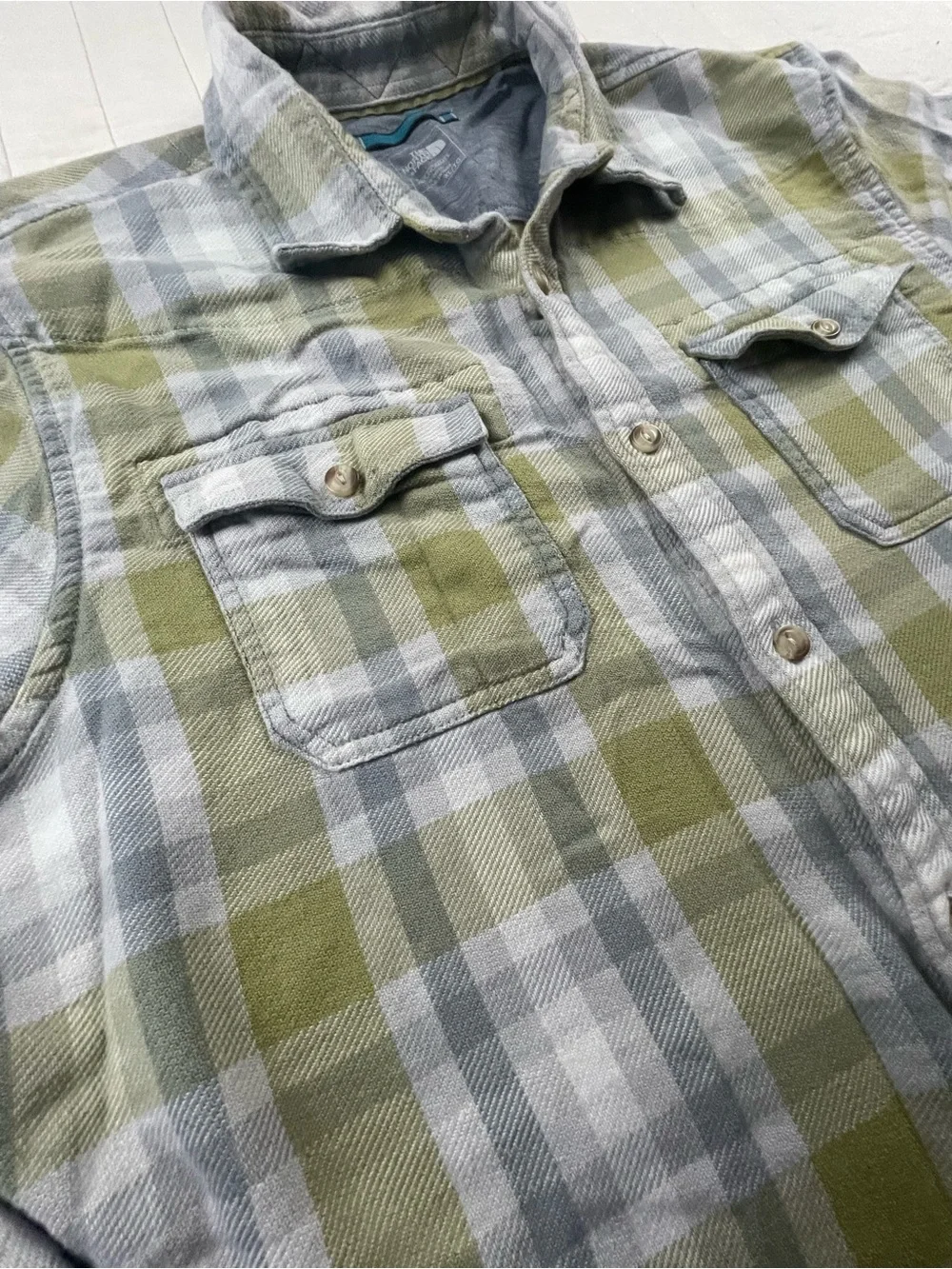The North Face Men's Plaid Button-Down Shirt in Olive and Gray XL